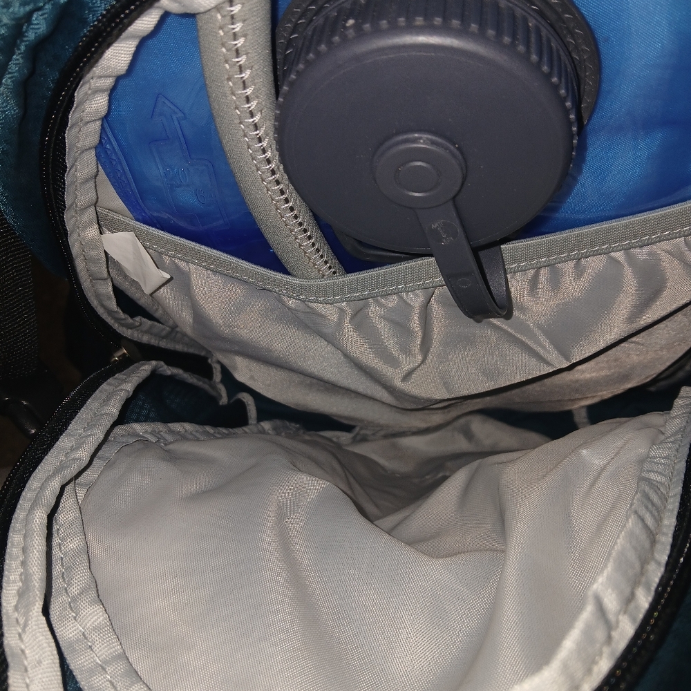 Quest Teal Hydration Backpack With Bladder Adjust… - image 4